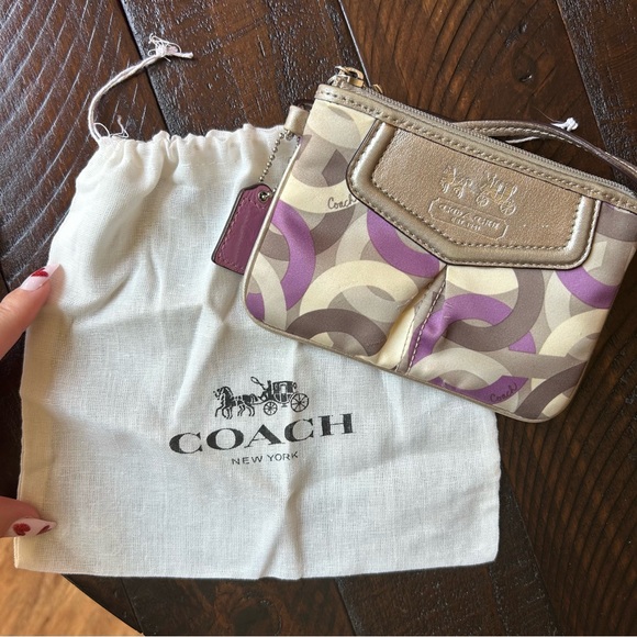 Coach Wristlet with Hangtag & Dustbag - Picture 1 of 10
